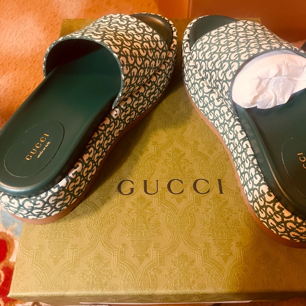 Gucci Green and White Sandals